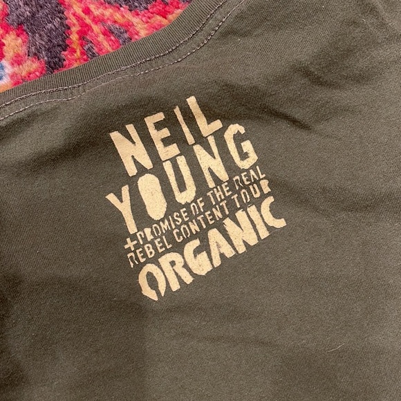 Neil Young Sz.L women’s concert T-shirt. Excellent condition - Picture 2 of 3